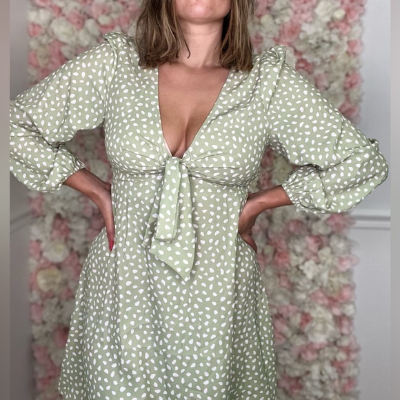 Green and white dress - Picture 3 of 3